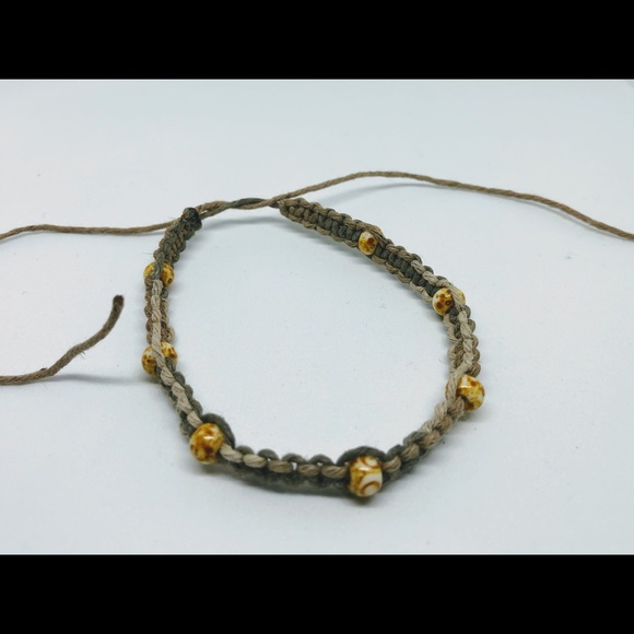 Hemp knot bracelet - Picture 4 of 4